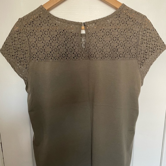 Dark khaki short sleeve blouse, size med - Picture 3 of 3